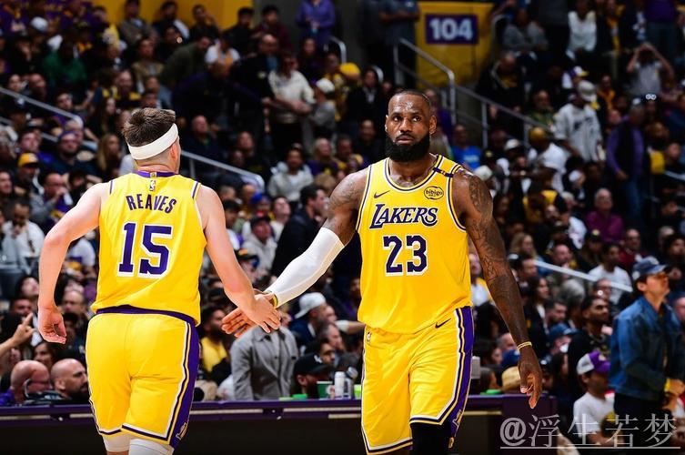 湖人不敌森林狼出局 詹姆斯22+7+6戈贝尔27+24